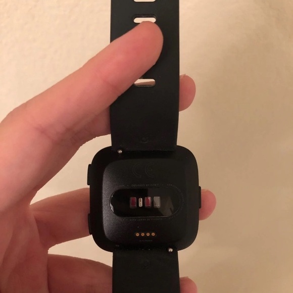 Fitbit Versa - Picture 2 of 2